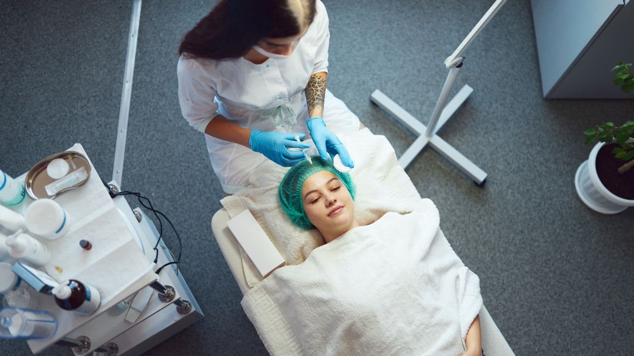 imagem sobre Biomedicina Estética: guia completo sobre a especialização!