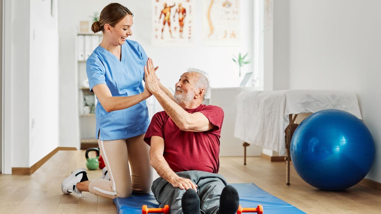 imagem sobre Fisioterapia Geriátrica: descubra o que é e suas abordagens
