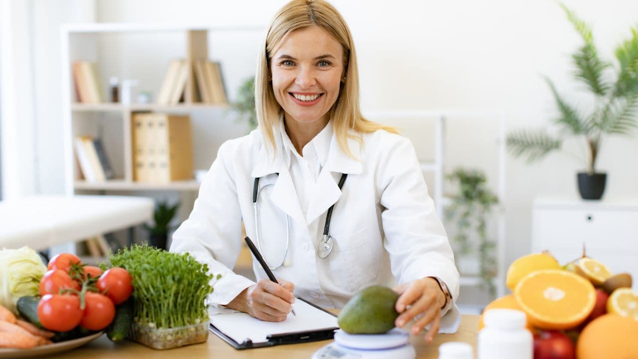 imagem sobre Nutricionista é doutor? Veja atribuições e carreira