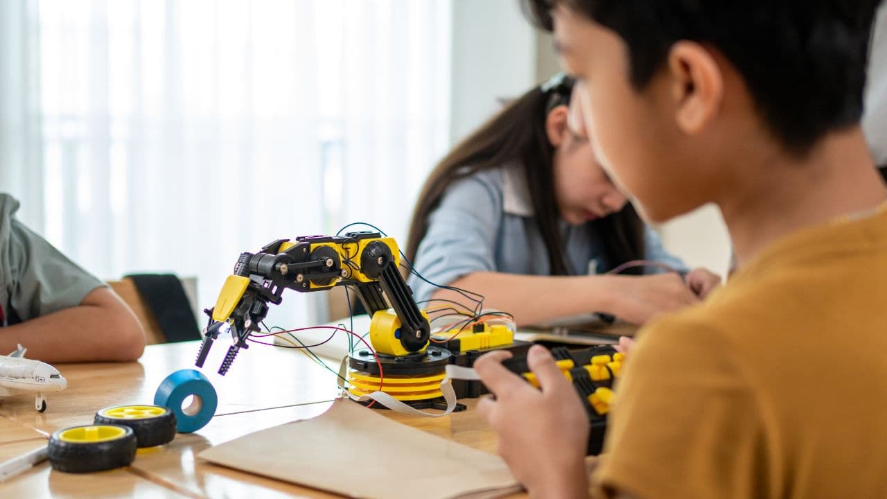 imagem sobre Robótica Infantil: o que é, benefícios, materiais e tendências para a educação