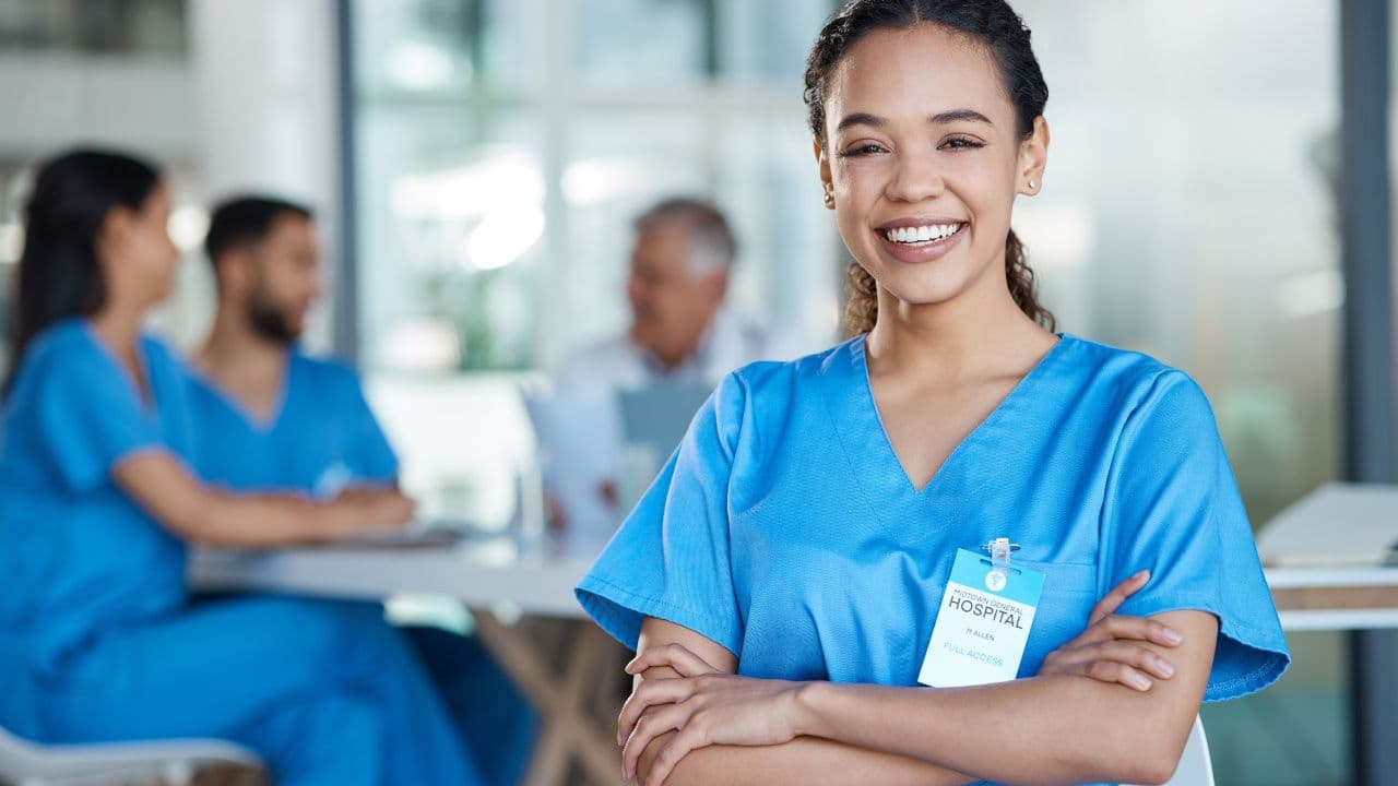 imagem sobre Enfermagem salário: quanto ganha um auxiliar, técnico e enfermeiro no Brasil