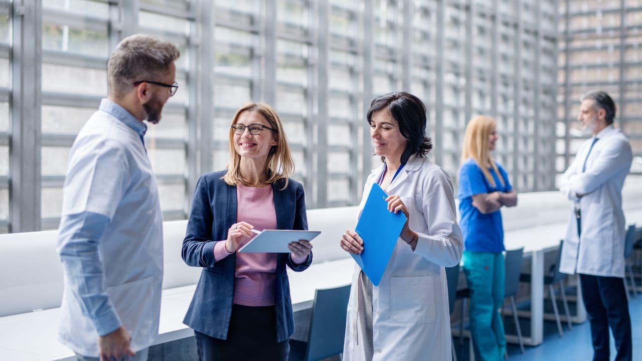 imagem sobre Administração Hospitalar: guia completo sobre a especialização!