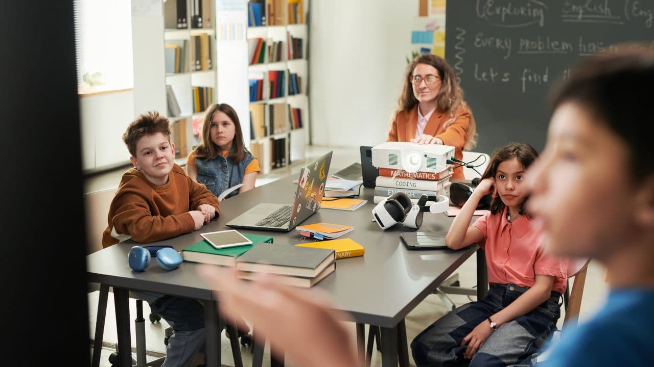 imagem sobre Aula invertida: estratégias práticas, estudos de caso e resultados