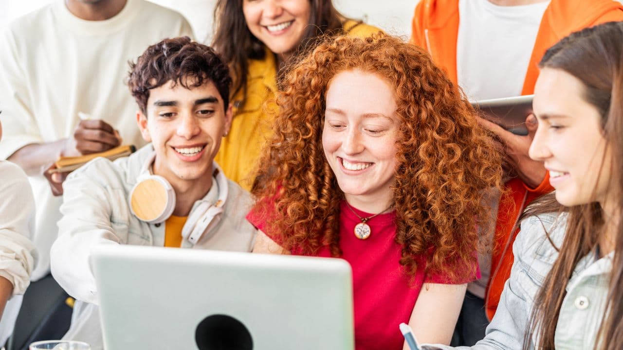 imagem sobre O que é educação digital: conceito, competências e impactos