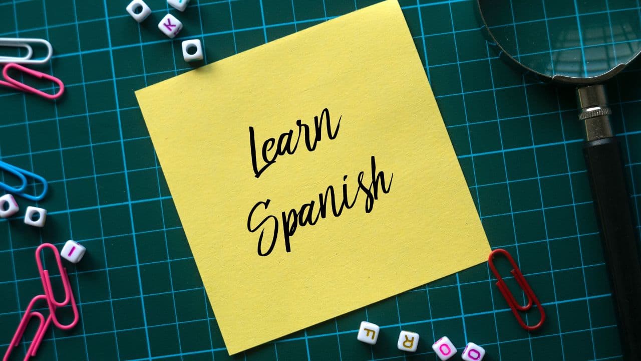 imagem sobre Como que fala espanhol: guia prático para começar a falar de verdade