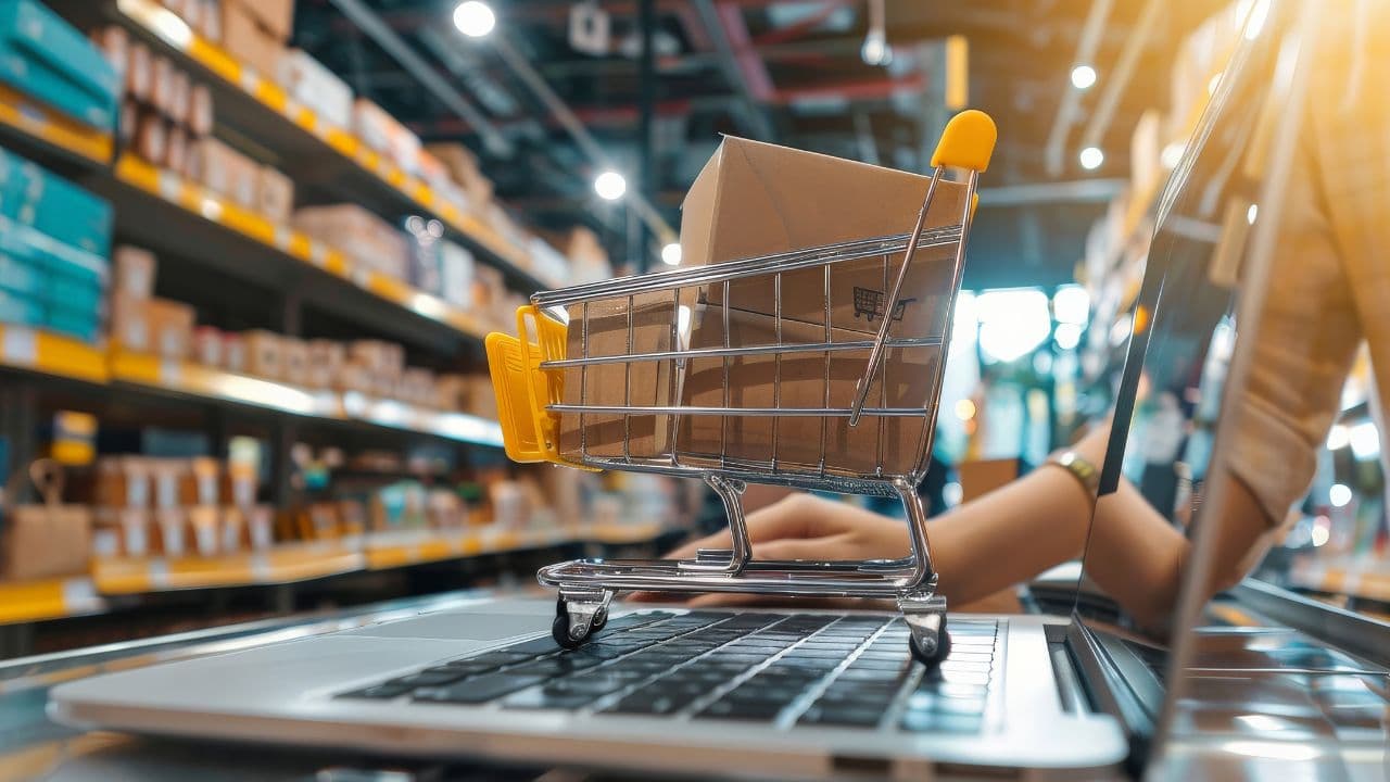 imagem sobre O que é e-commerce? Entenda o conceito, o funcionamento e a importância