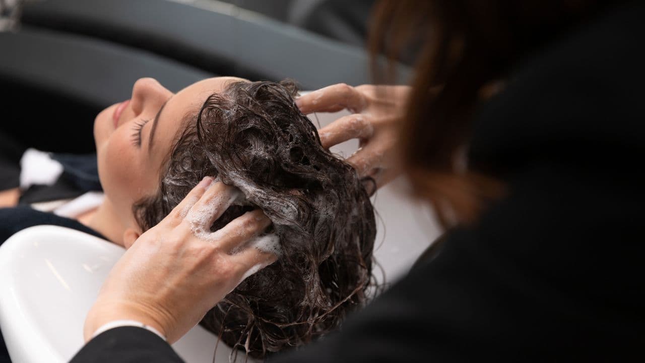 imagem sobre O que é terapia capilar? Entenda como funciona, para que serve e quando procurar