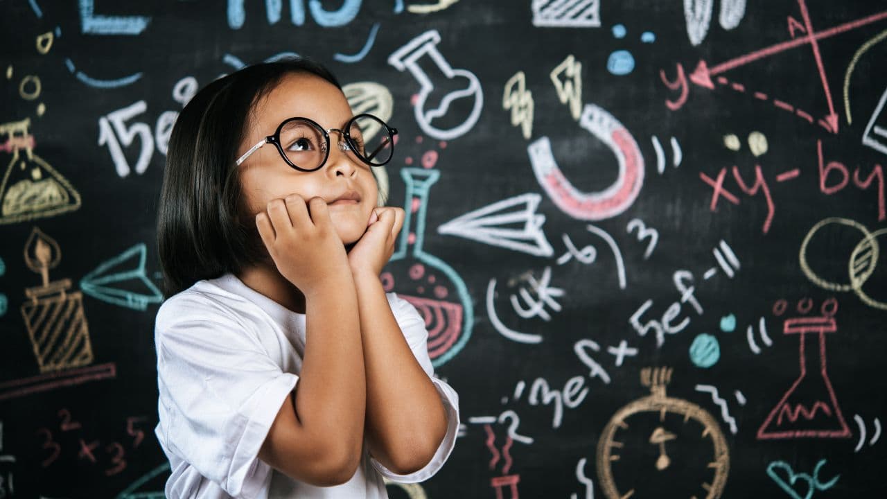 imagem sobre Quem inventou a matemática? Entenda como ela surgiu e por que não existe um único inventor