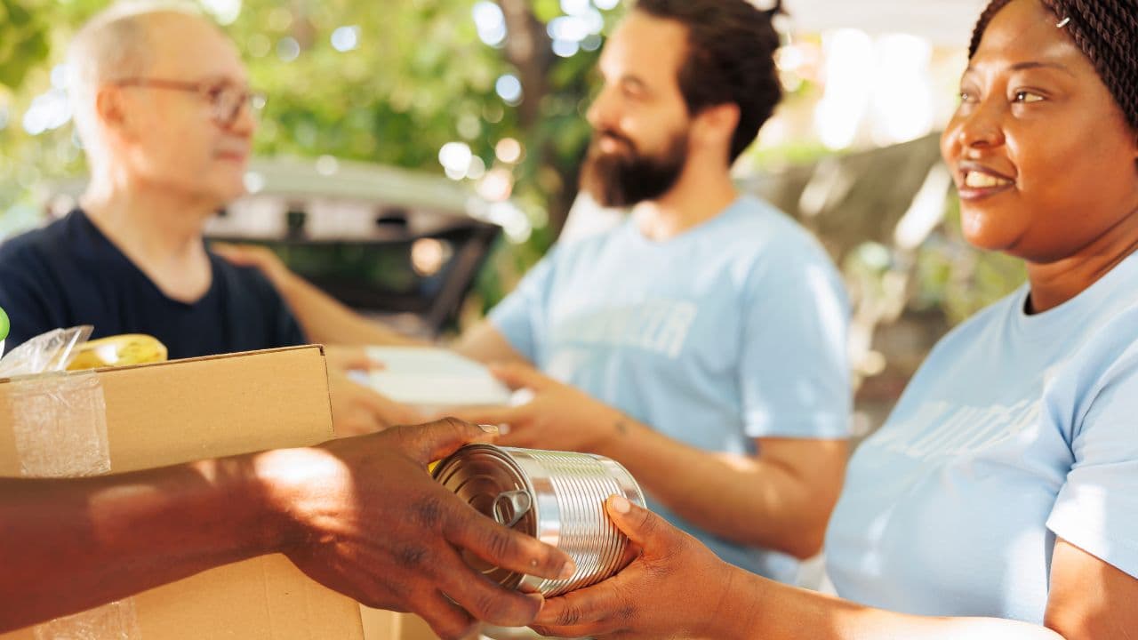 imagem sobre O que faz o serviço social? Entenda como funciona, para que serve e por que ele é tão importante