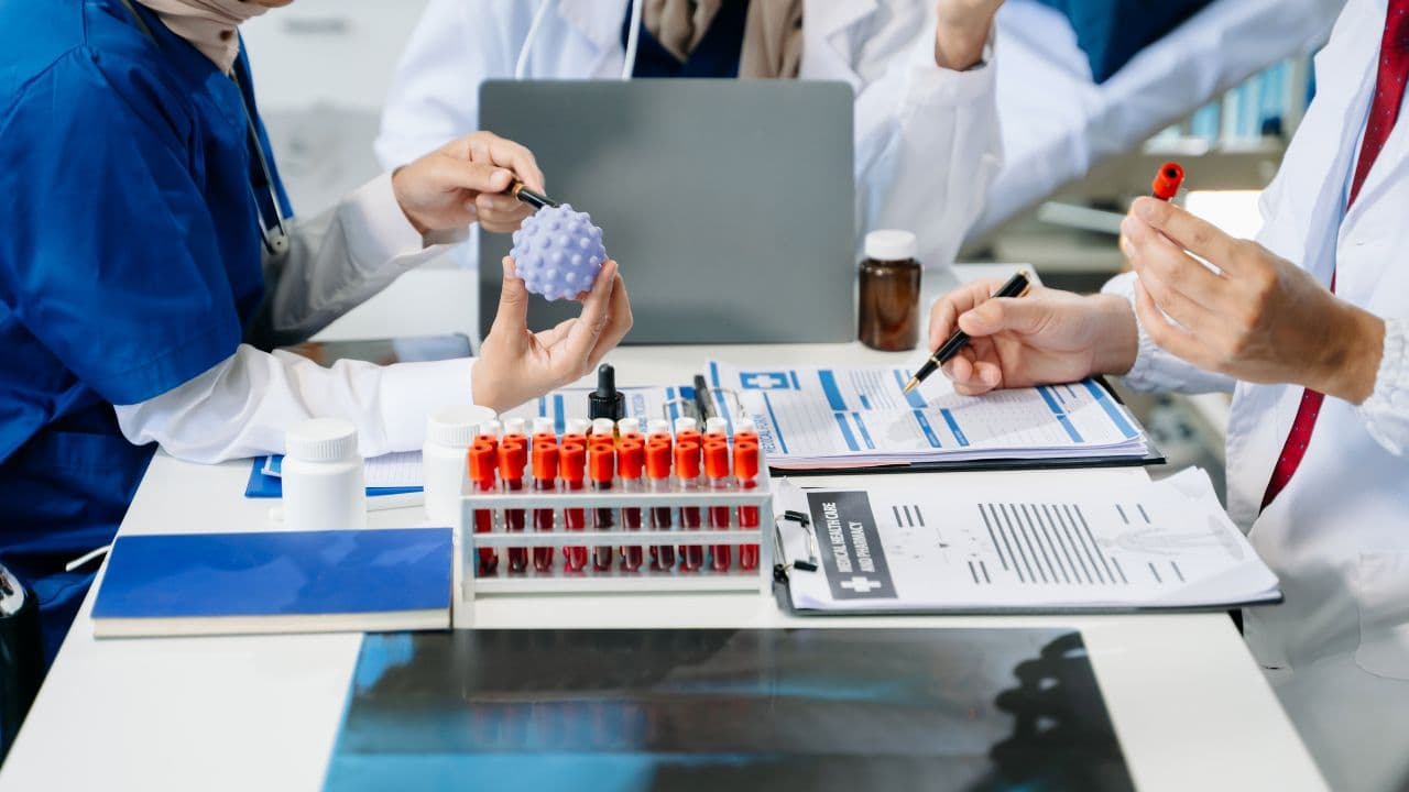 imagem sobre Técnico em análises clínicas: funções, formação e importância na saúde