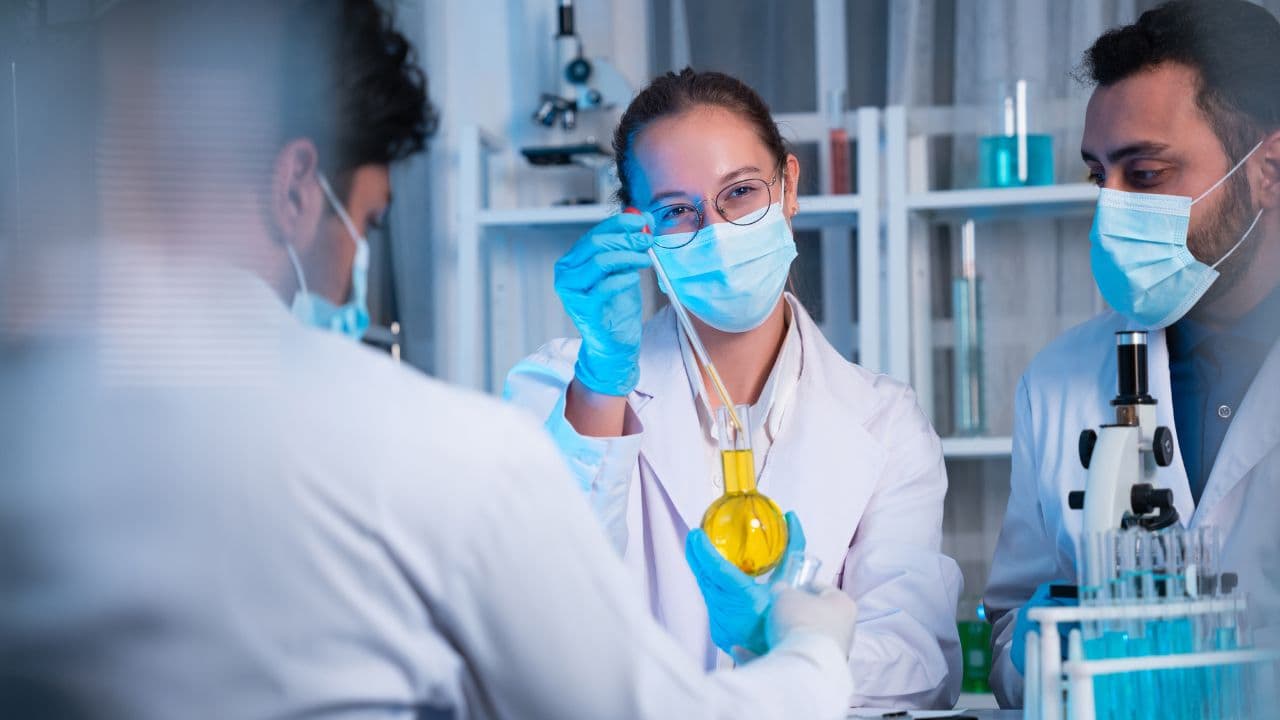 imagem sobre Técnico em análises clínicas salário: quanto ganha, fatores e oportunidades